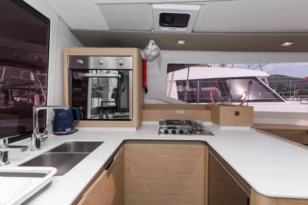 Catamaran Fountaine Pajot Astrea 42 Alchiba