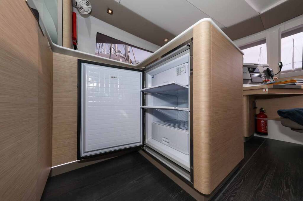 Catamaran Fountaine Pajot Astrea 42 Alchiba