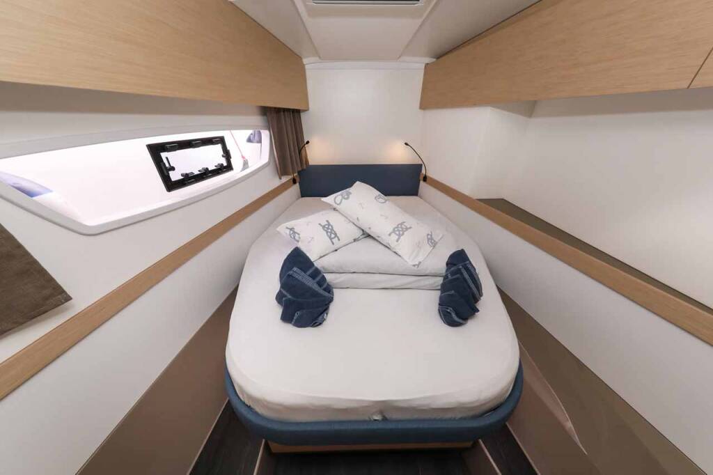 Catamaran Fountaine Pajot Astrea 42 Alchiba