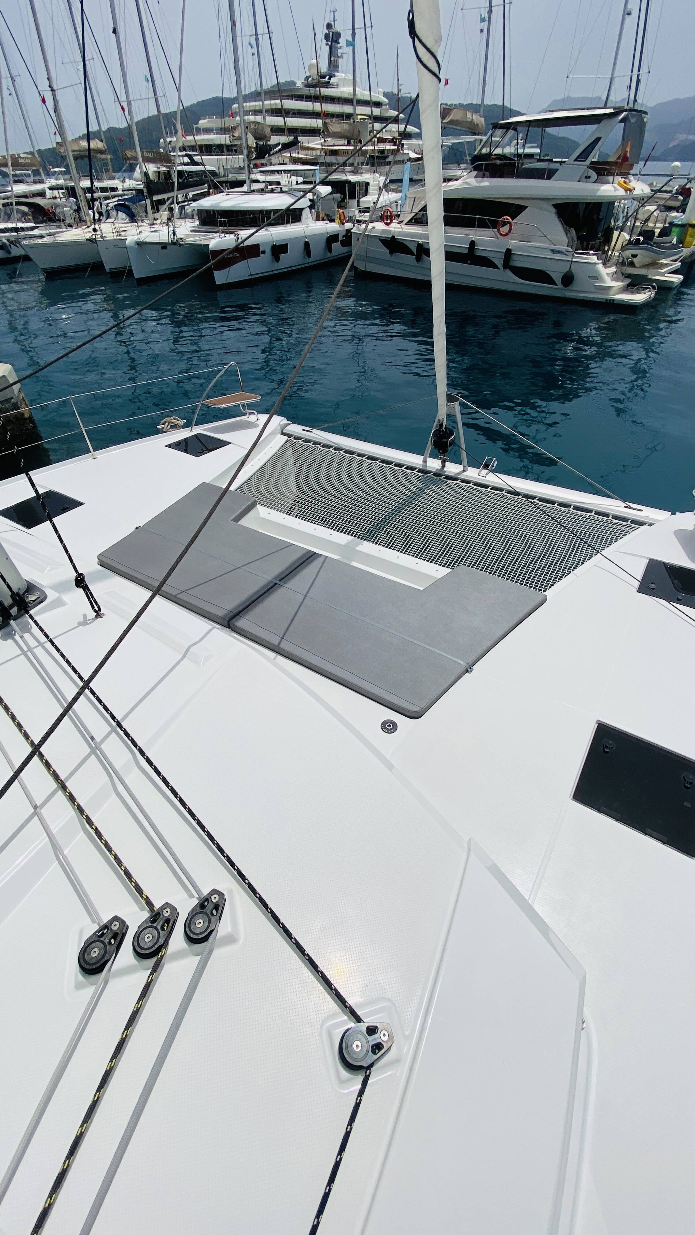 Catamaran Fountaine Pajot Astrea 42 Sirius 1