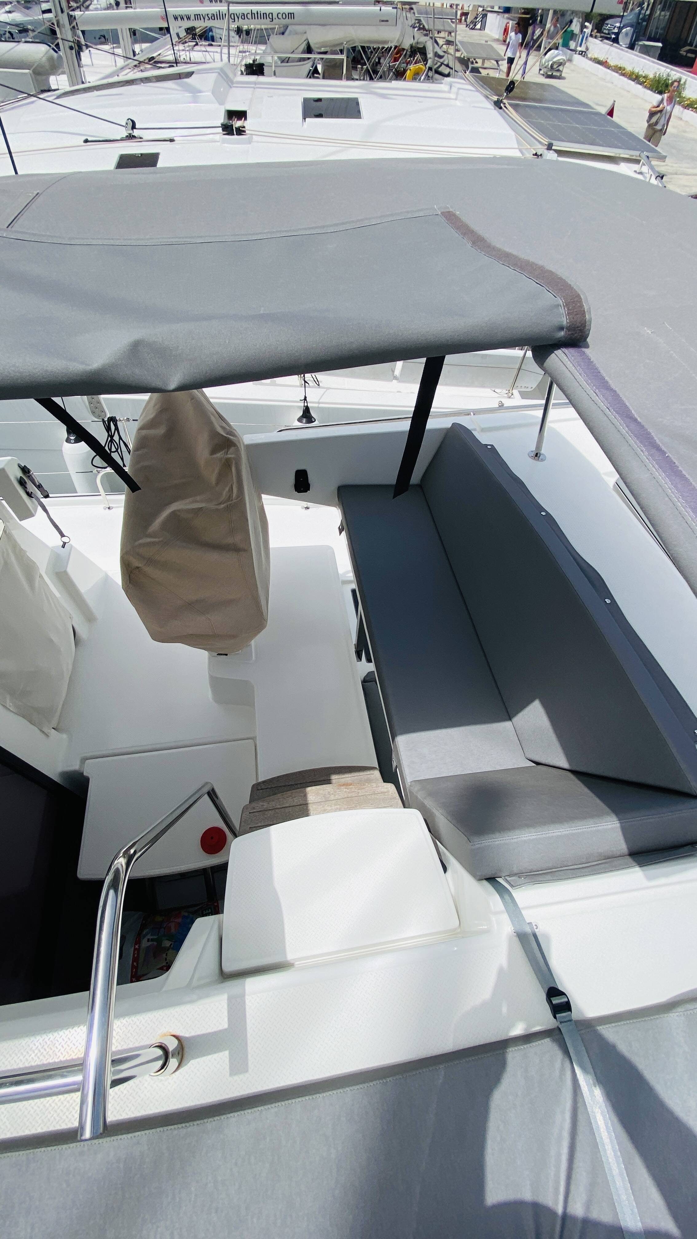 Catamaran Fountaine Pajot Astrea 42 Sirius 1