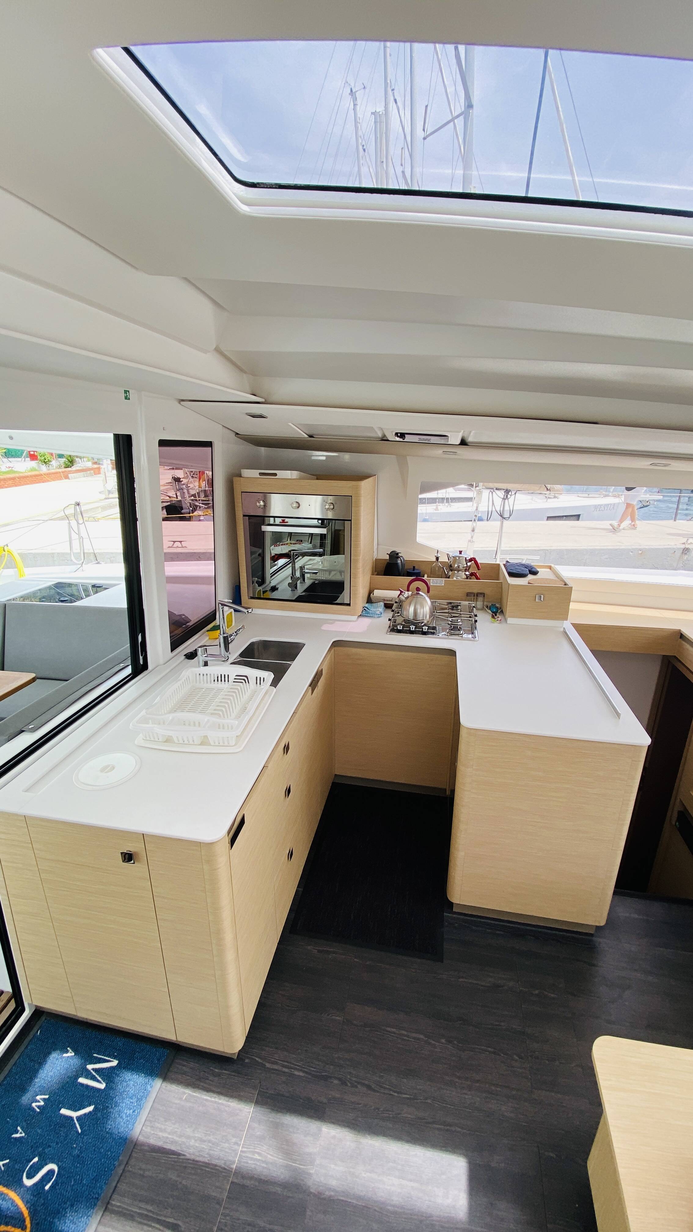 Catamaran Fountaine Pajot Astrea 42 Sirius 1