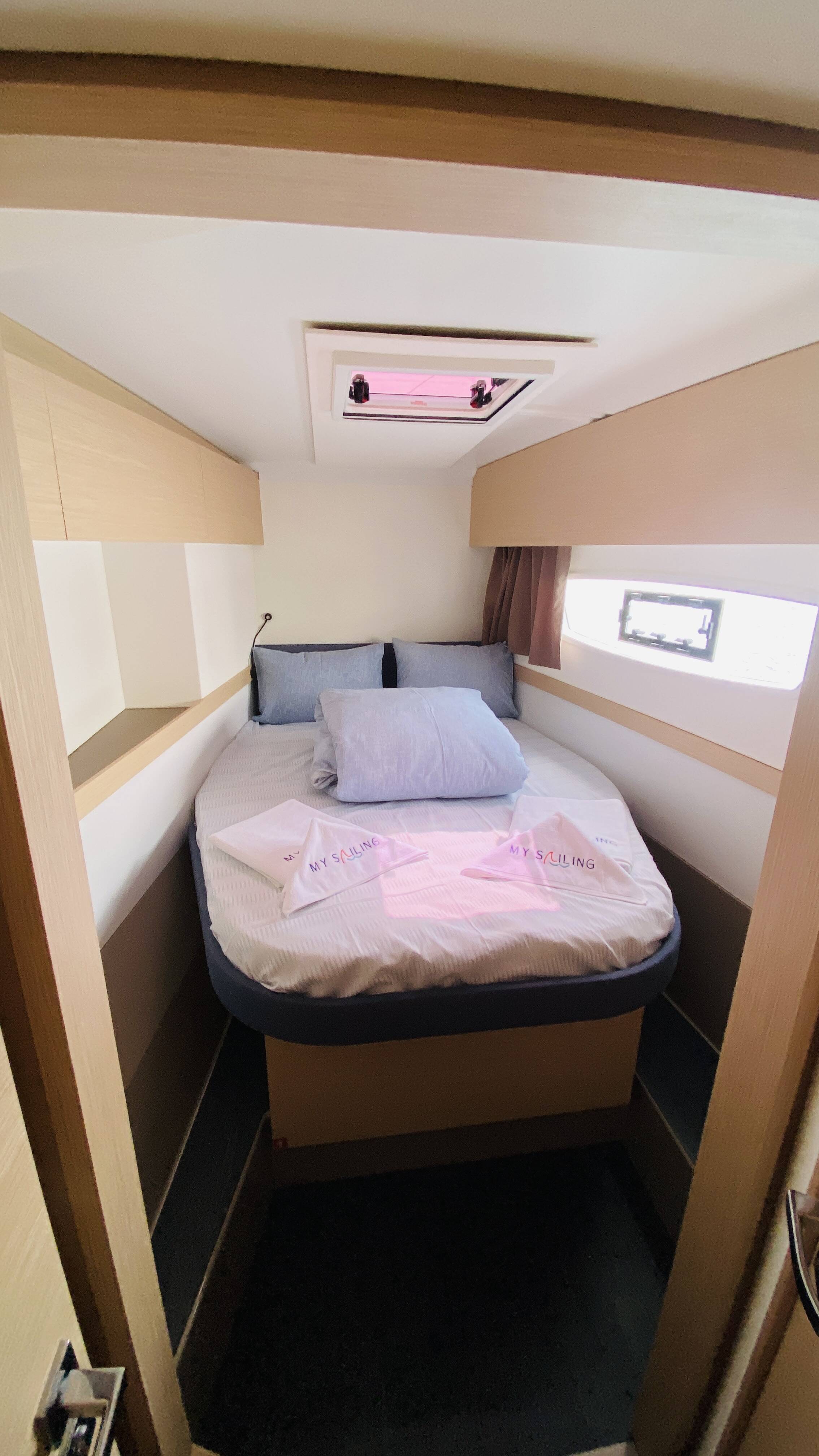 Catamaran Fountaine Pajot Astrea 42 Sirius 1