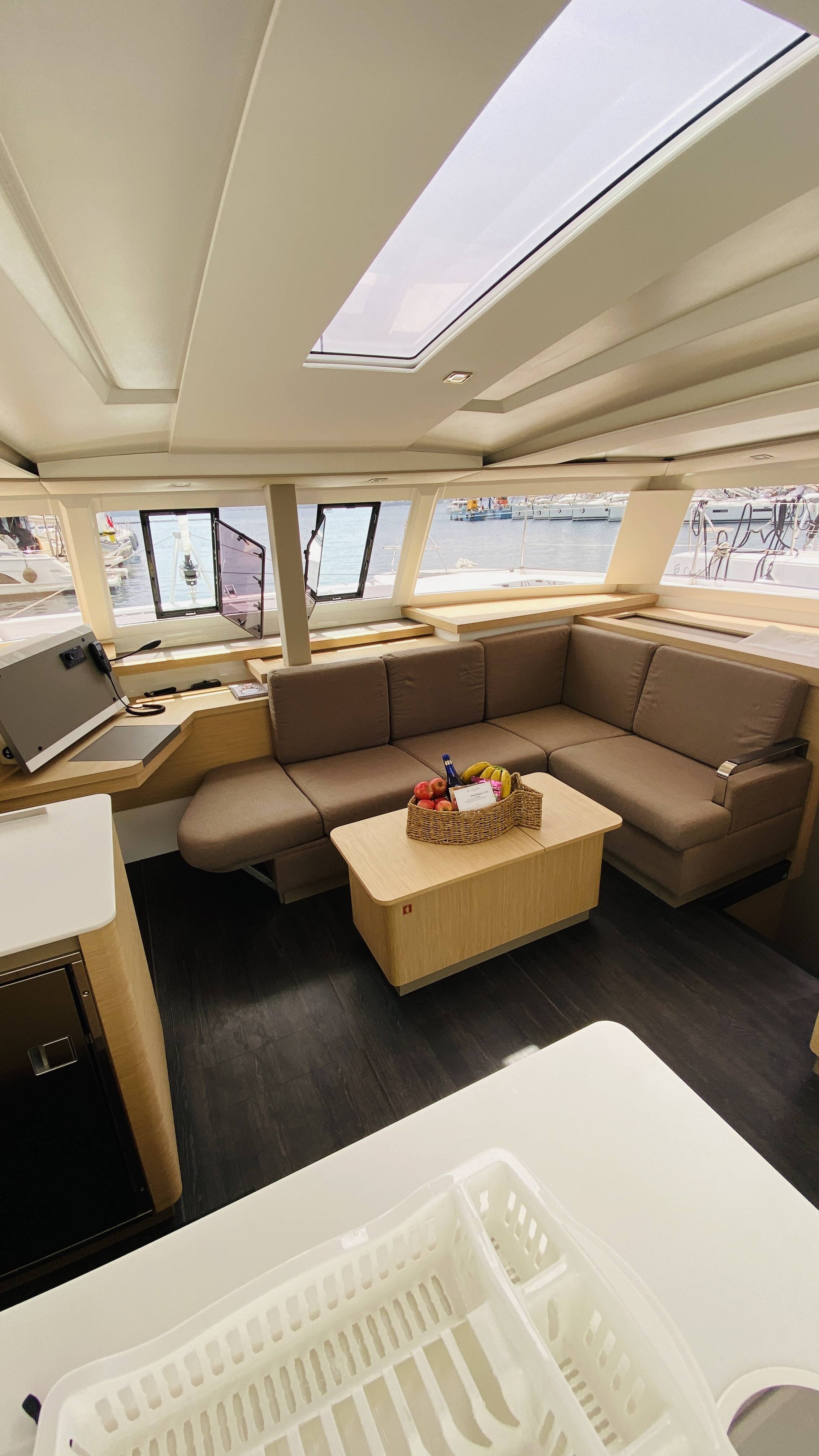 Catamaran Fountaine Pajot Astrea 42 Sirius 1