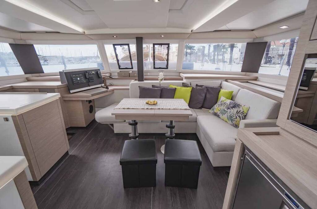 Katamaran Fountaine Pajot Astrea 42 Mojo