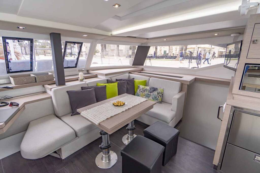 Katamaran Fountaine Pajot Astrea 42 Mojo