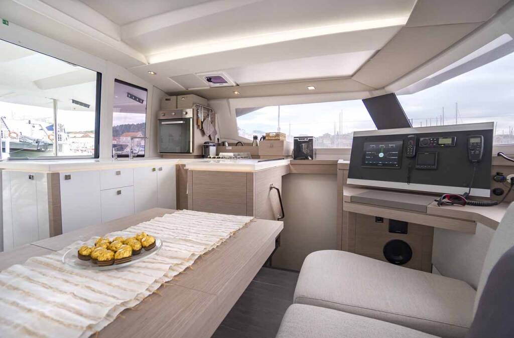Katamaran Fountaine Pajot Astrea 42 Mojo