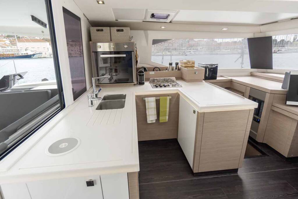 Katamaran Fountaine Pajot Astrea 42 Mojo