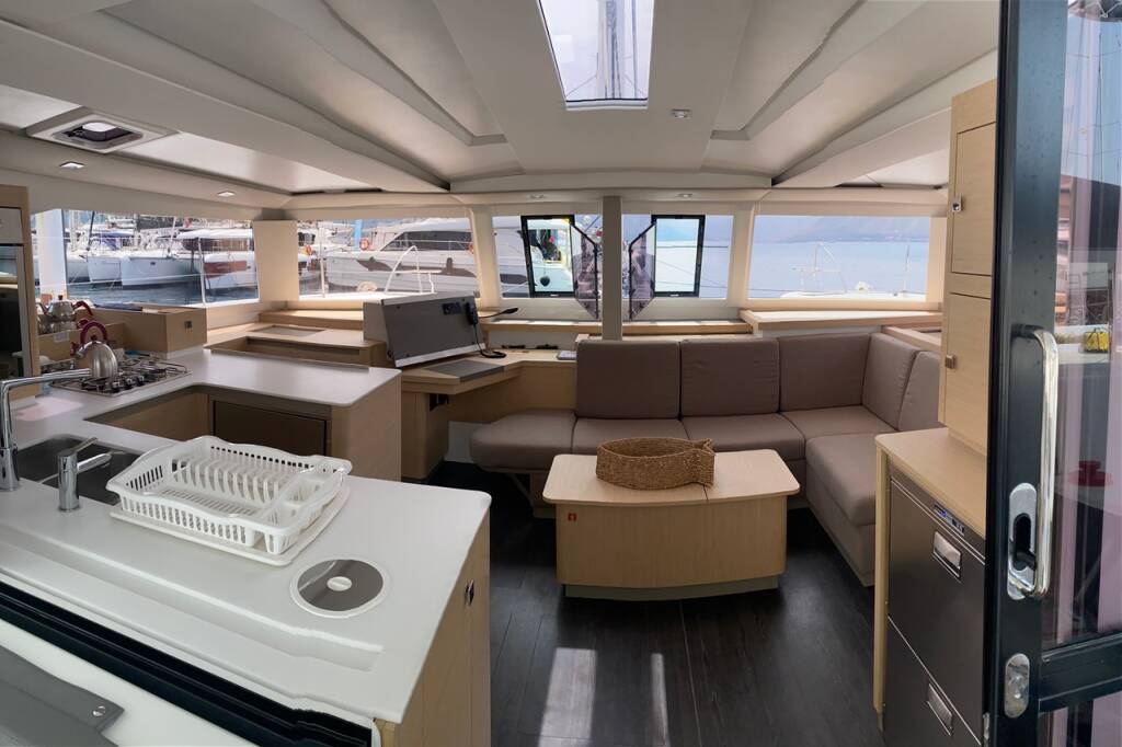 Katamaran Fountaine Pajot Astrea 42 Capella 1