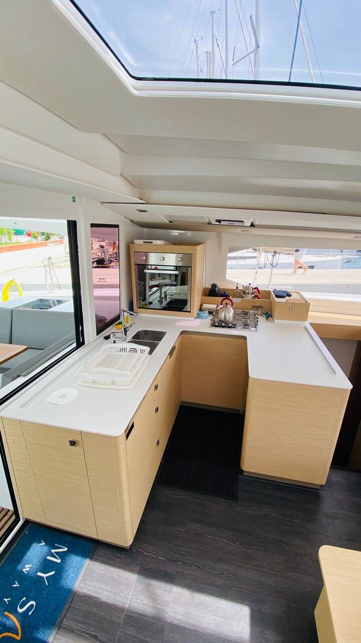 Katamaran Fountaine Pajot Astrea 42 Capella 1