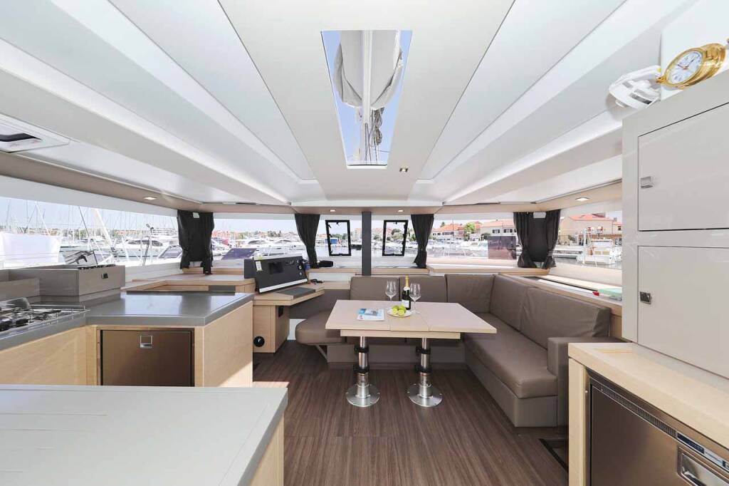 Katamaran Fountaine Pajot Astrea 42 Bella V