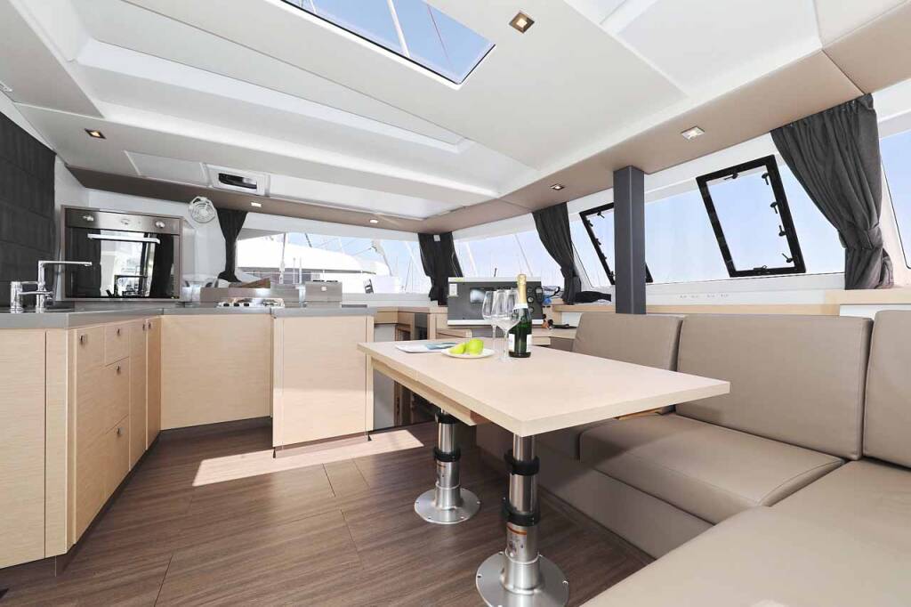 Katamaran Fountaine Pajot Astrea 42 Bella V