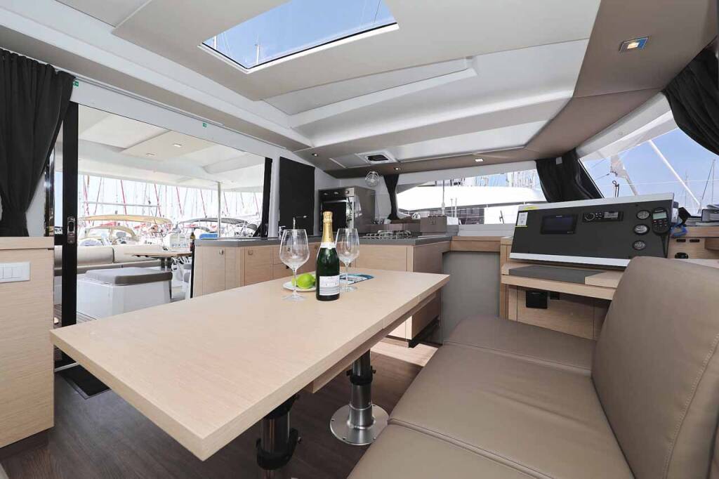 Katamaran Fountaine Pajot Astrea 42 Bella V