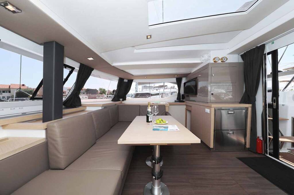 Katamaran Fountaine Pajot Astrea 42 Bella V