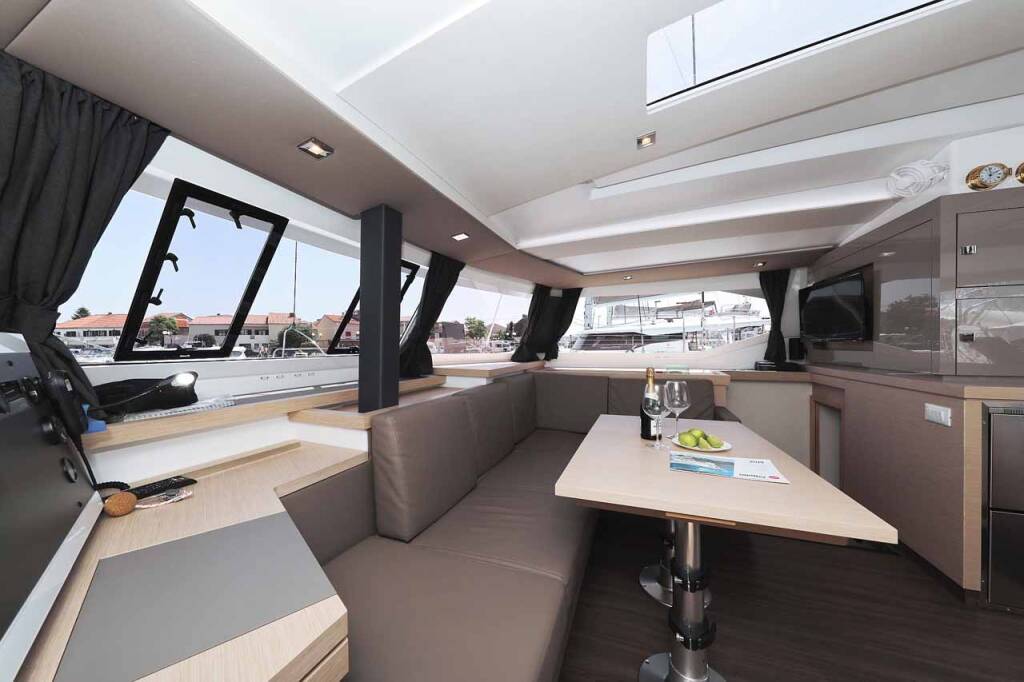 Katamaran Fountaine Pajot Astrea 42 Bella V