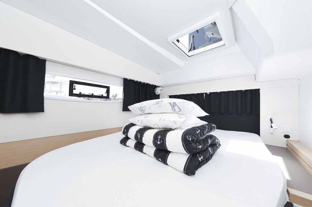 Katamaran Fountaine Pajot Astrea 42 Bella V