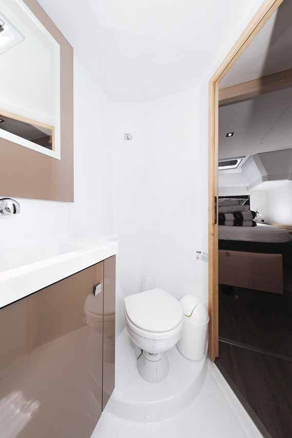 Katamaran Fountaine Pajot Astrea 42 Bella V