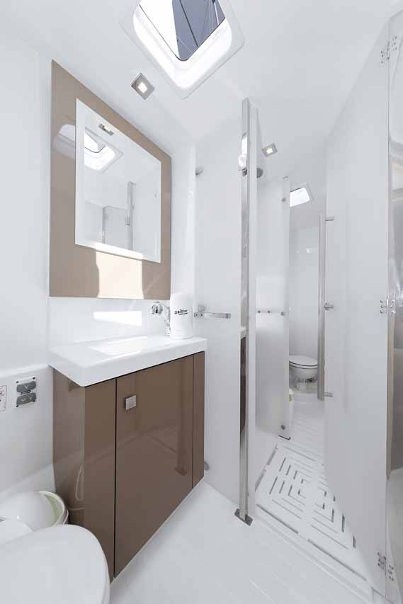 Katamaran Fountaine Pajot Astrea 42 Bella V