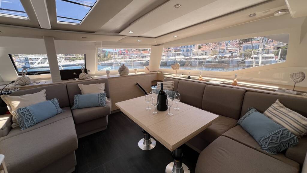 Catamaran Fountaine Pajot Aura 51 Three Dee