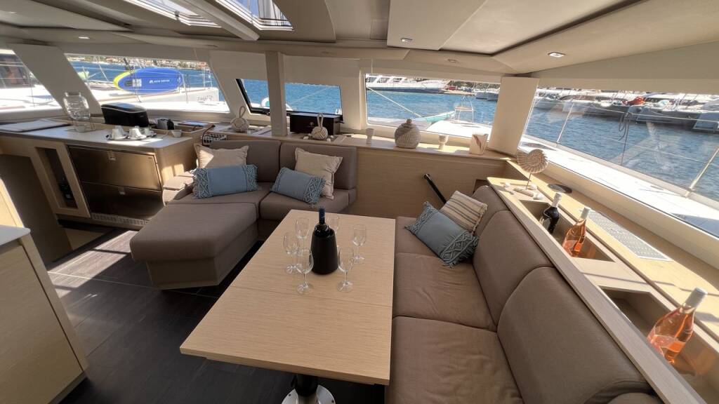 Catamaran Fountaine Pajot Aura 51 Three Dee