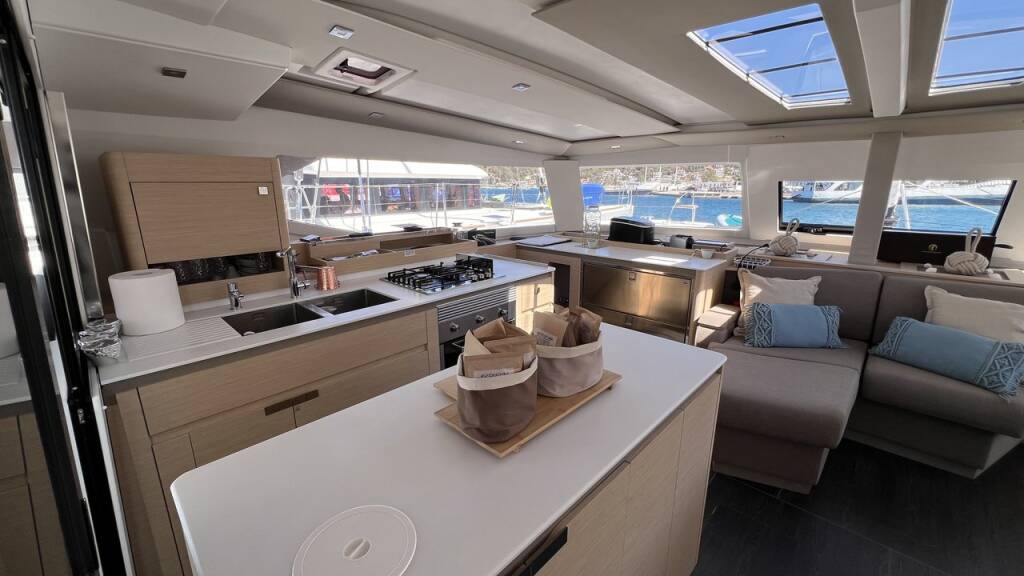 Catamaran Fountaine Pajot Aura 51 Three Dee