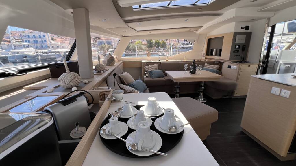 Catamaran Fountaine Pajot Aura 51 Three Dee