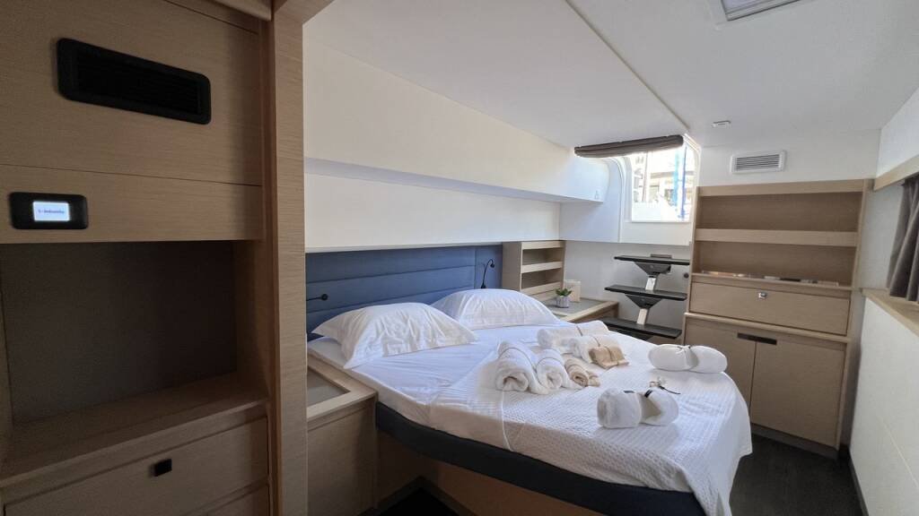 Catamaran Fountaine Pajot Aura 51 Three Dee