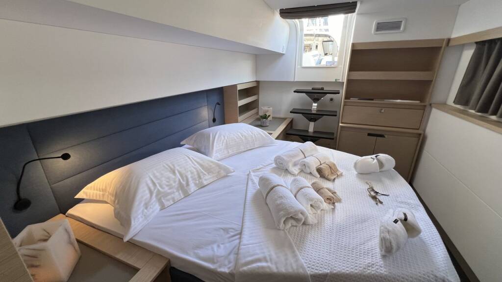 Catamaran Fountaine Pajot Aura 51 Three Dee