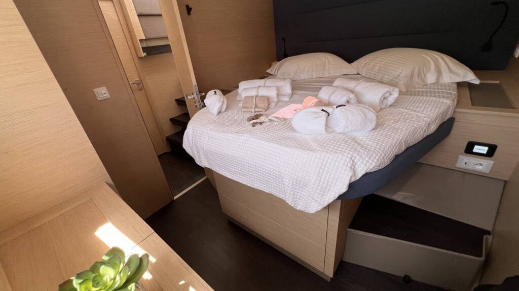 Catamaran Fountaine Pajot Aura 51 Three Dee