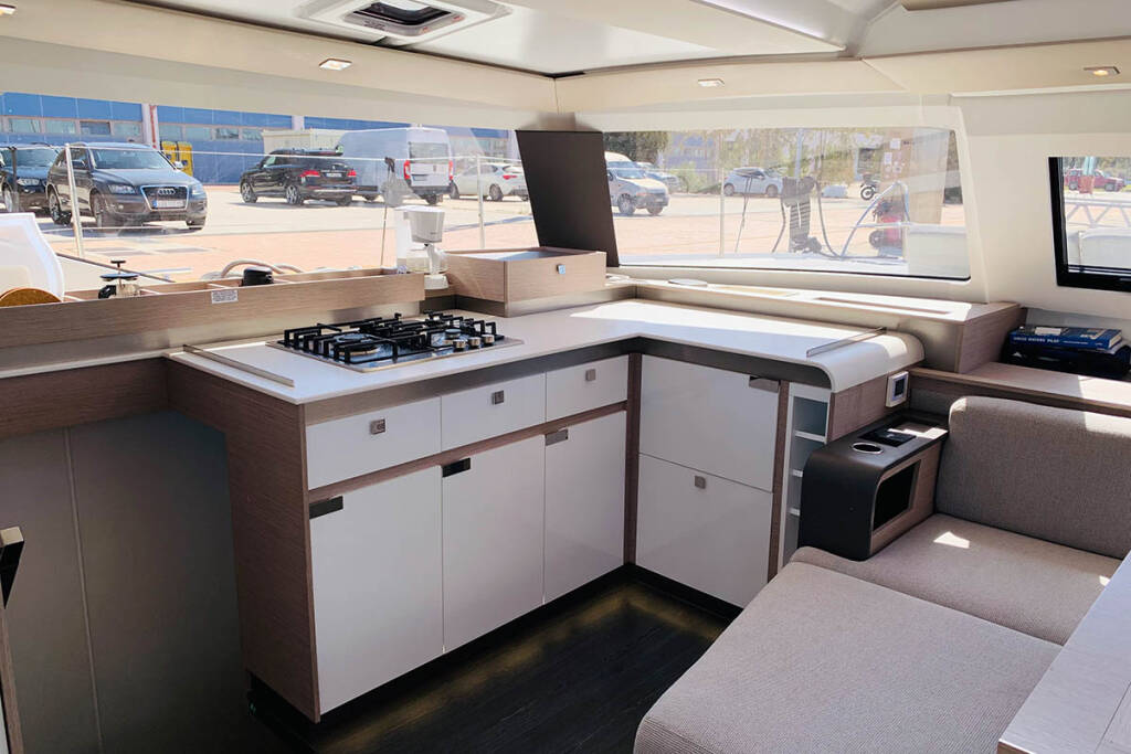 Catamaran Fountaine Pajot Elba 45 Nahoa