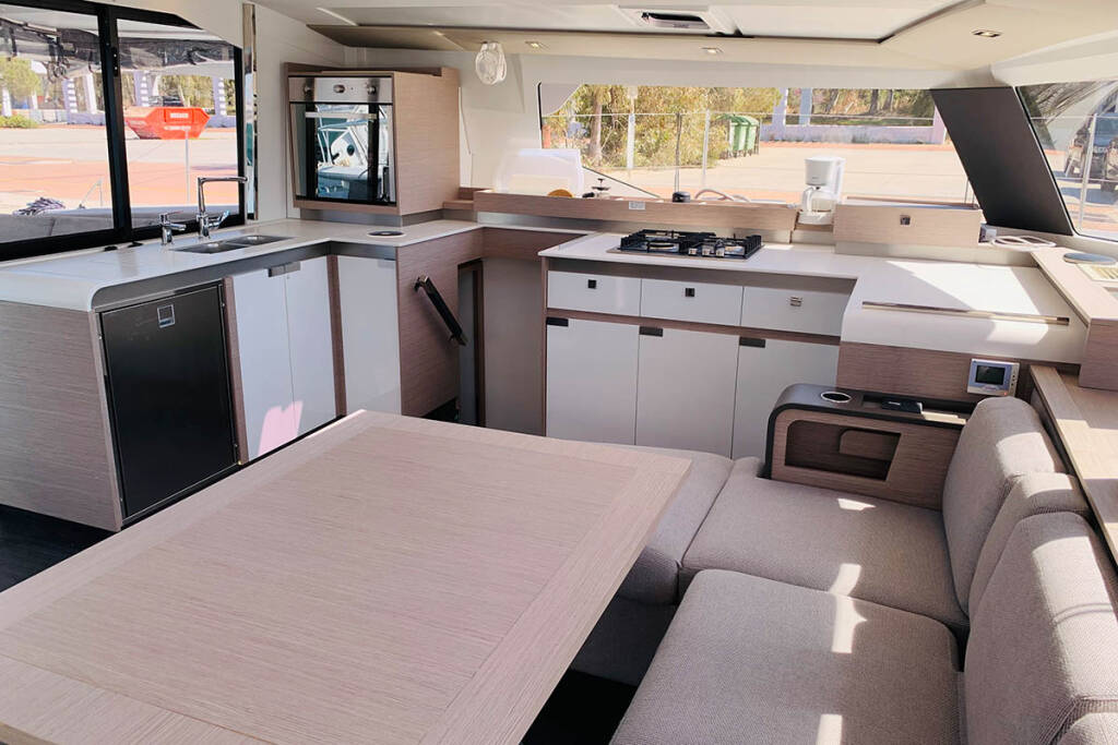Catamaran Fountaine Pajot Elba 45 Nahoa