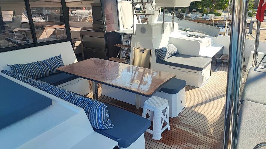Catamaran Fountaine Pajot Elba 45 Lalom