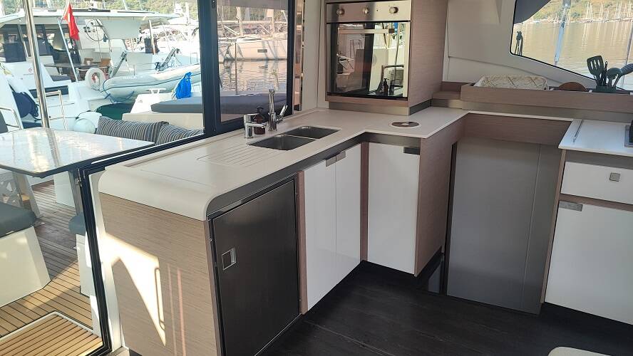 Catamaran Fountaine Pajot Elba 45 Lalom