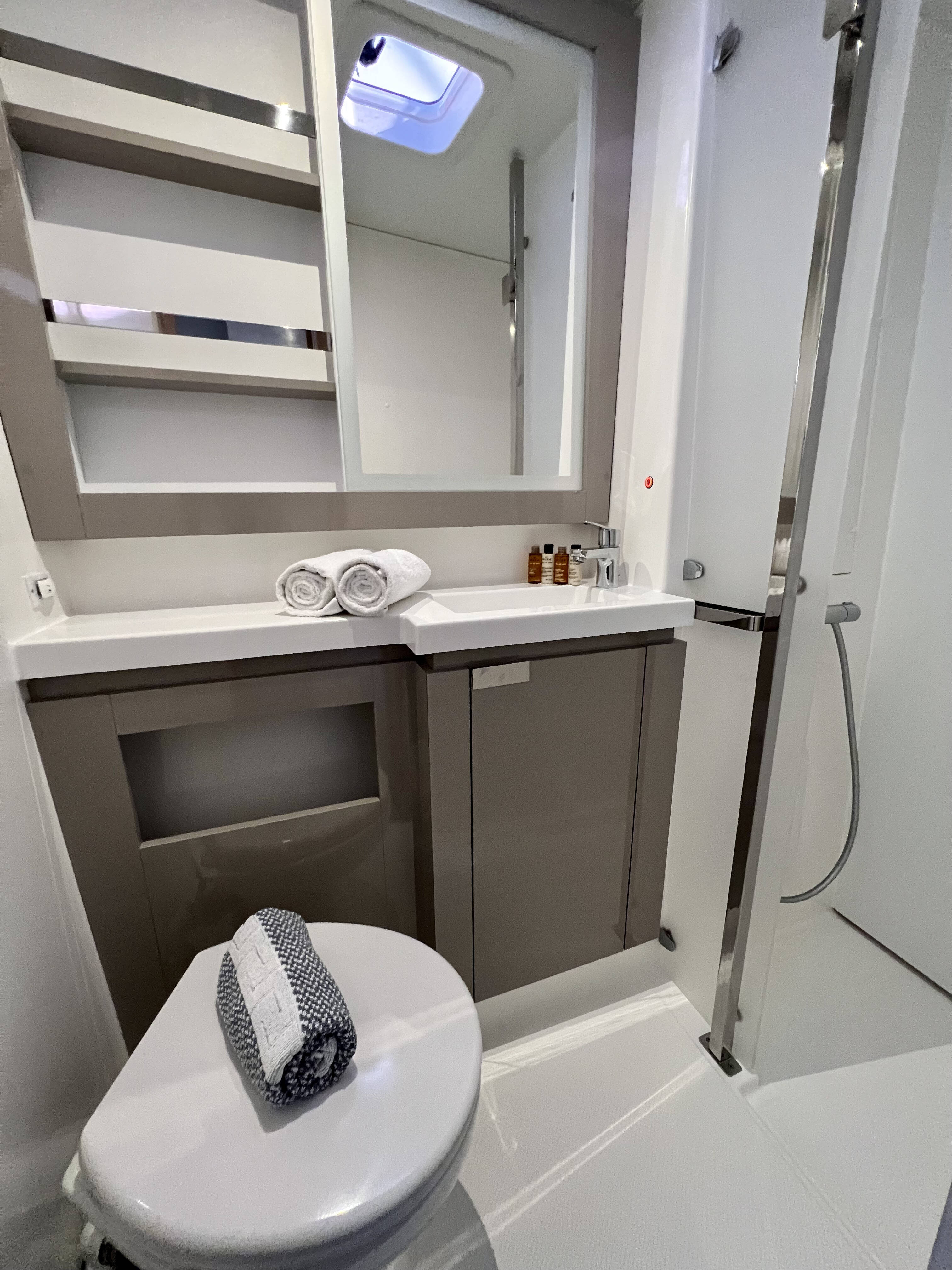 Catamaran Fountaine Pajot Elba 45 Sea Energy II