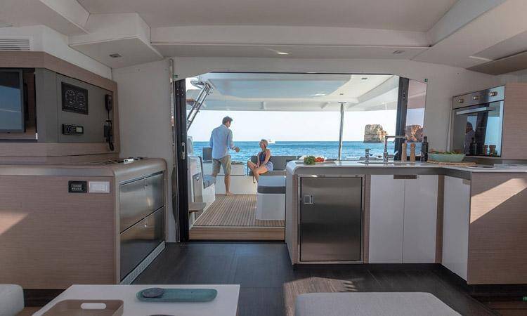 Catamaran Fountaine Pajot Elba 45 Diadem