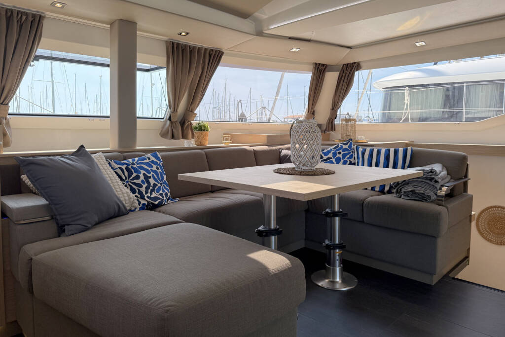Catamaran Fountaine Pajot Elba 45 Yara
