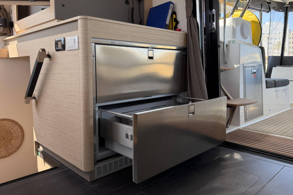 Catamaran Fountaine Pajot Elba 45 Yara