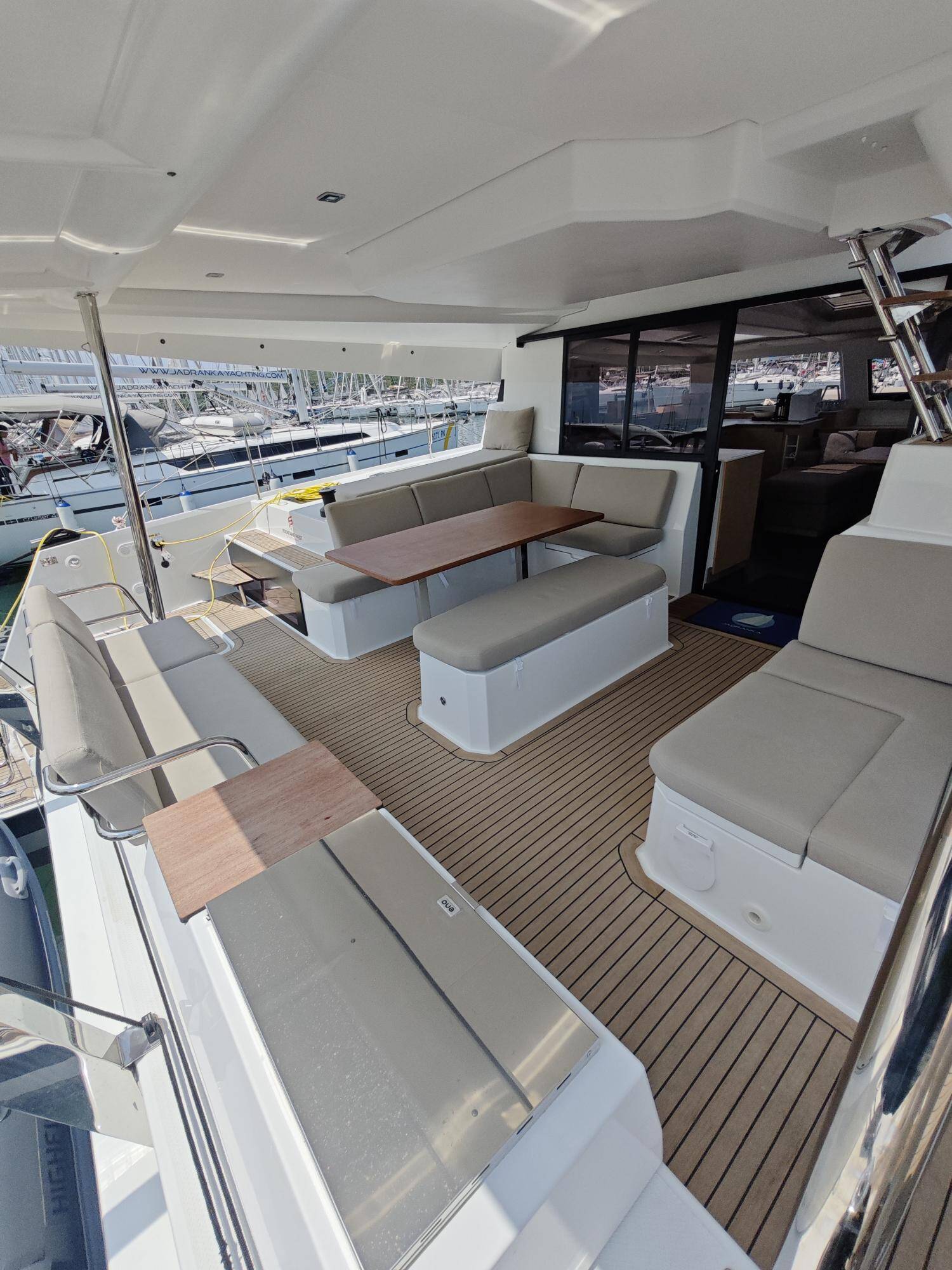 Catamaran Fountaine Pajot Elba 45 Caramita