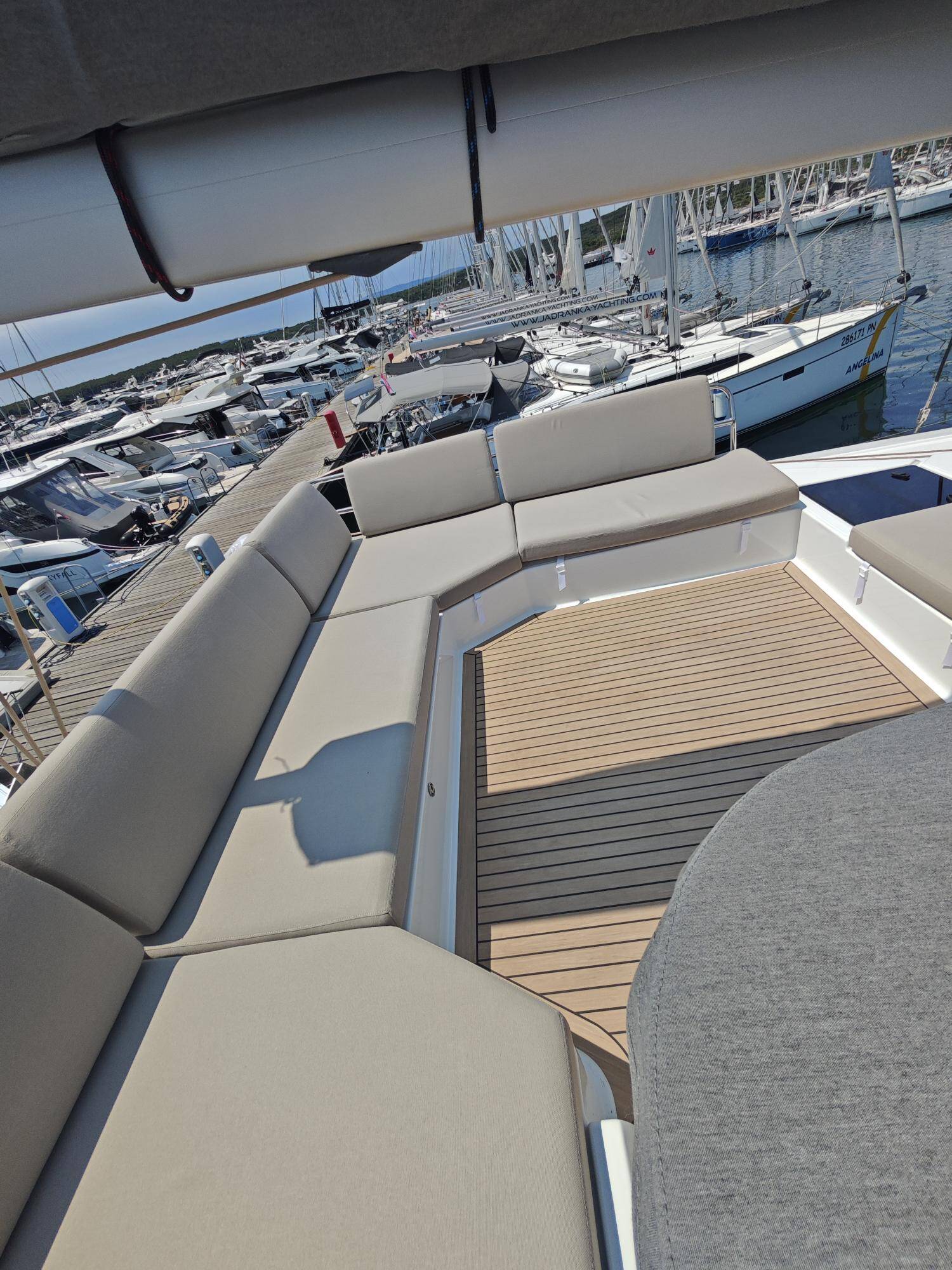Catamaran Fountaine Pajot Elba 45 Caramita