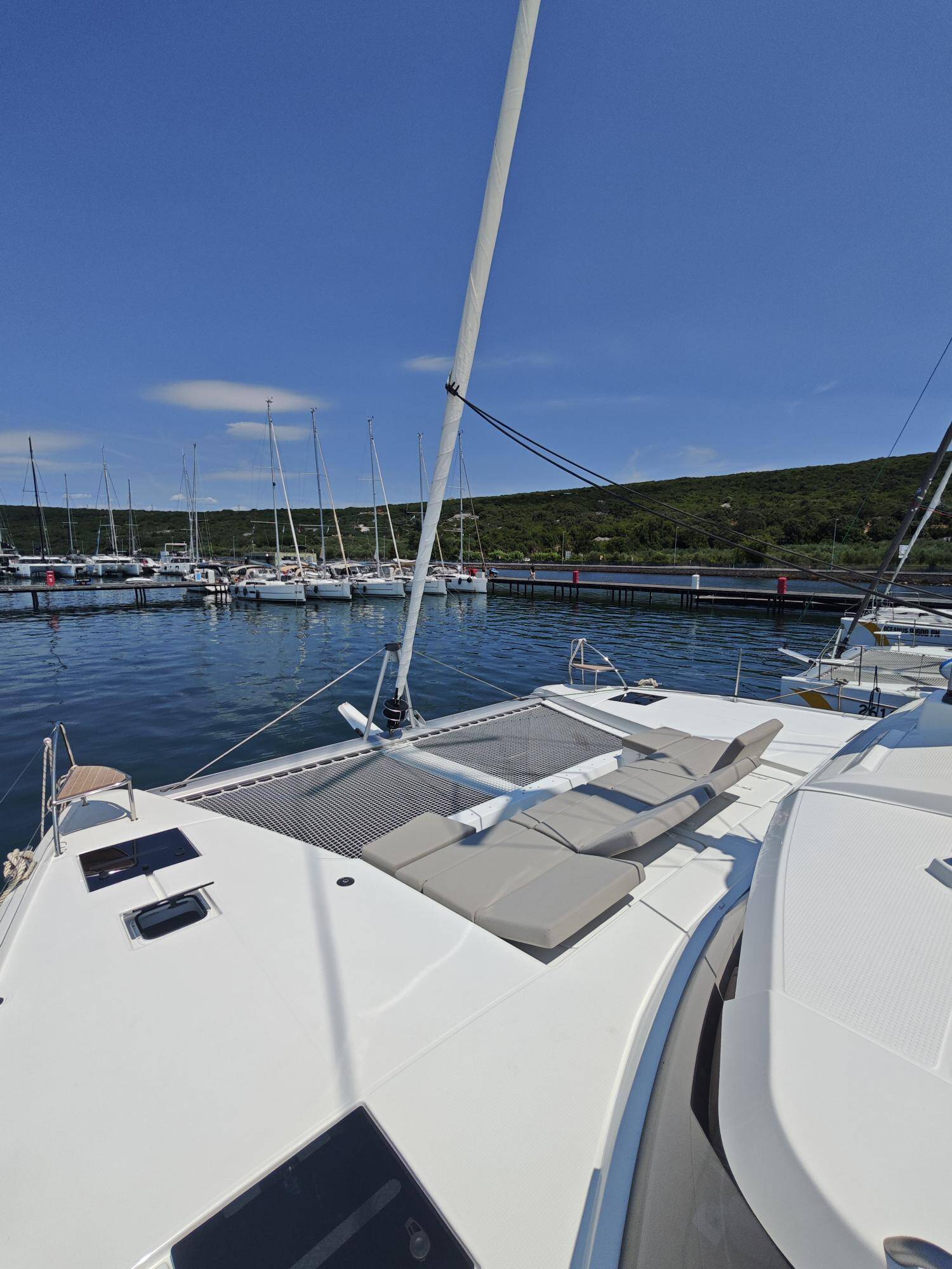 Catamaran Fountaine Pajot Elba 45 Caramita