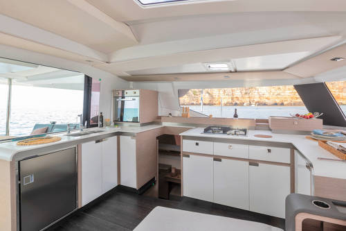 Katamaran Fountaine Pajot Elba 45 Caramita