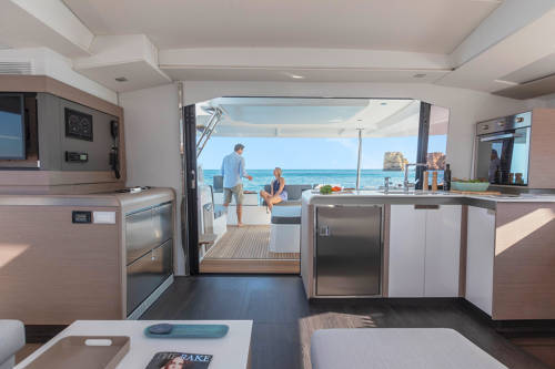 Katamaran Fountaine Pajot Elba 45 Caramita
