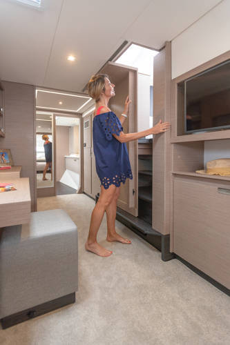 Katamaran Fountaine Pajot Elba 45 Caramita