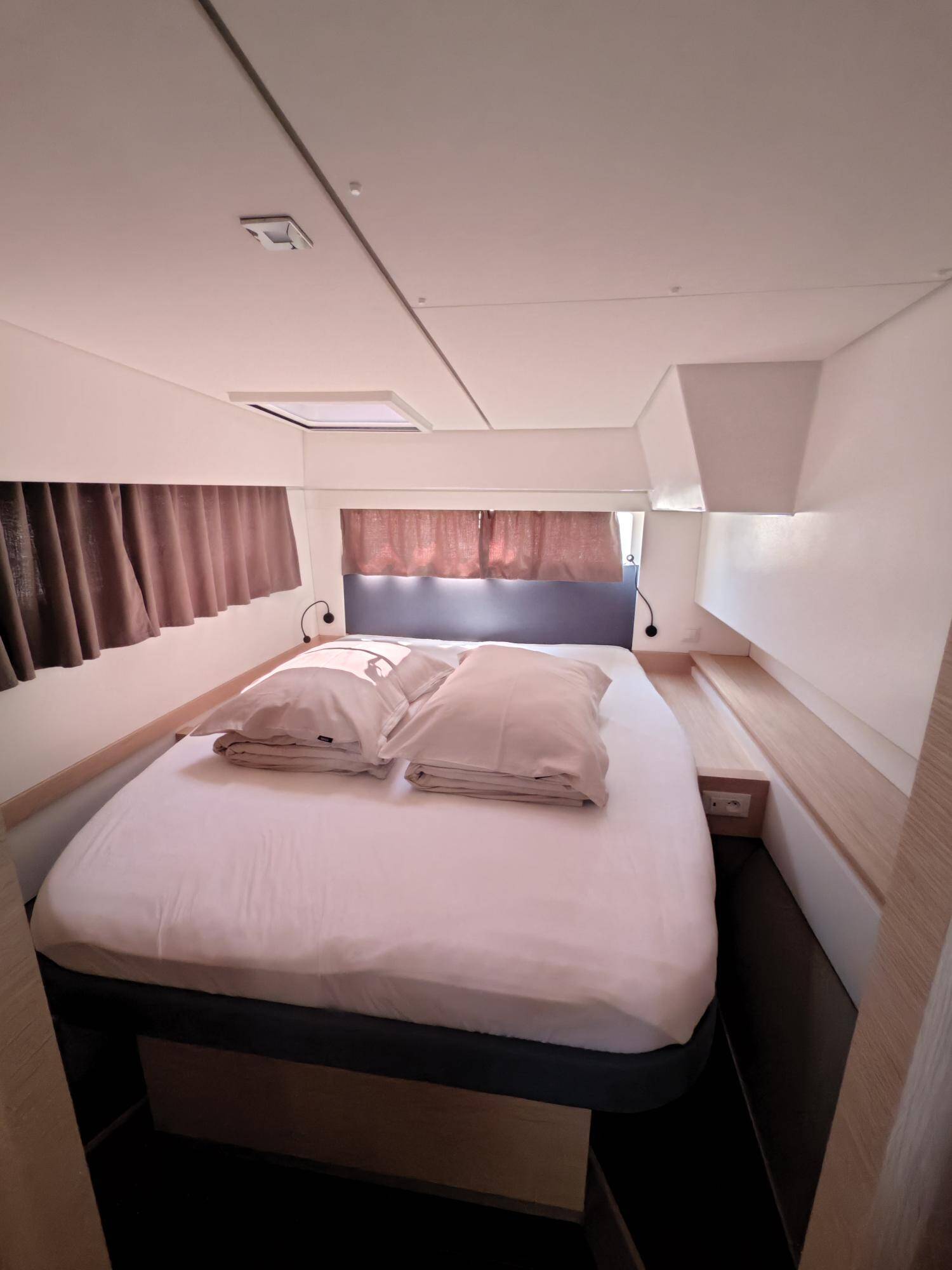 Catamaran Fountaine Pajot Elba 45 Caramita
