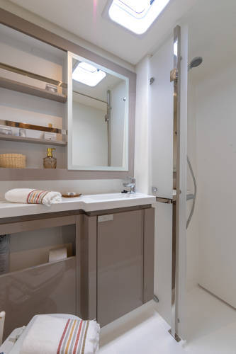 Katamaran Fountaine Pajot Elba 45 Caramita