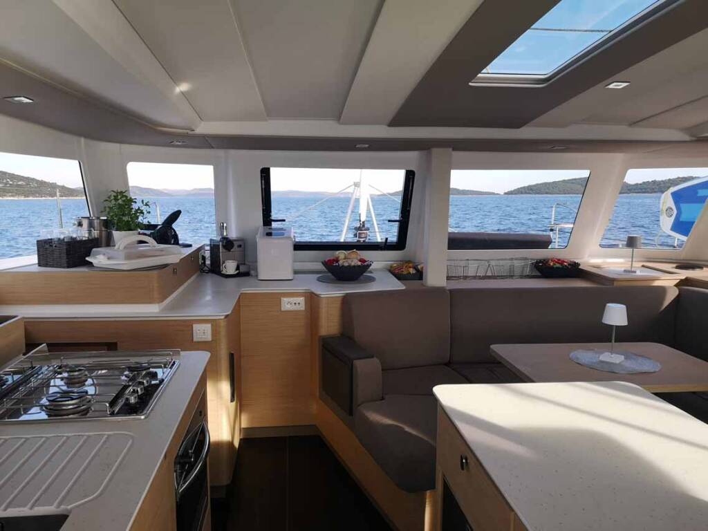 Catamaran Fountaine Pajot FP 41 Quatuor 3 Acamar