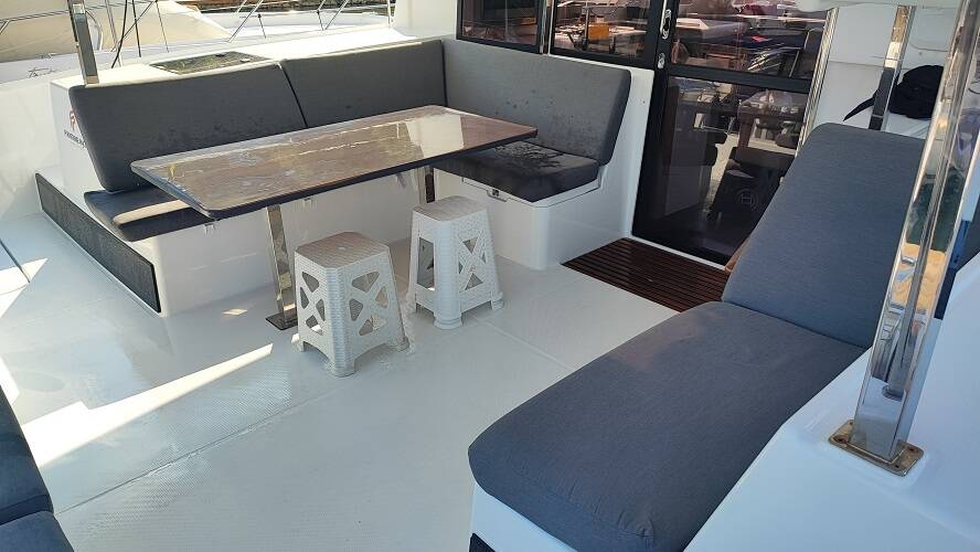 Catamaran Fountaine Pajot Isla 40 Blue Orion