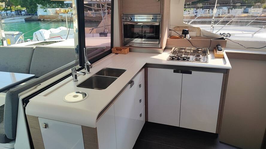 Catamaran Fountaine Pajot Isla 40 Blue Orion