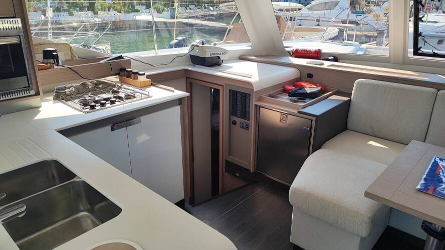 Catamaran Fountaine Pajot Isla 40 Blue Orion