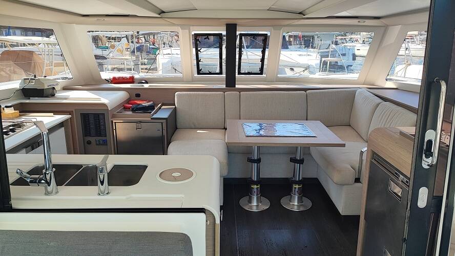 Catamaran Fountaine Pajot Isla 40 Blue Orion
